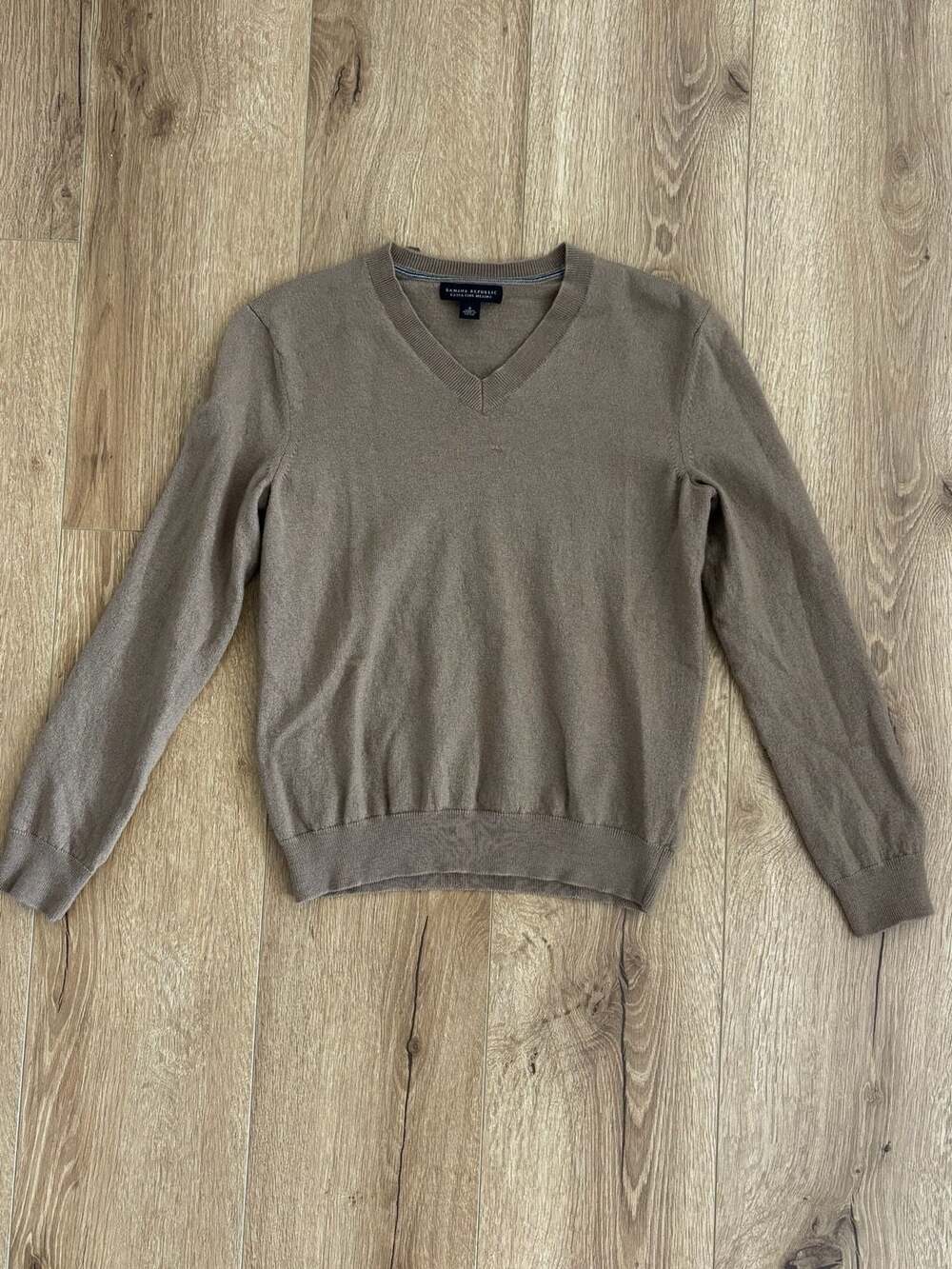 Banana Republic Extra Fine Merino Wool V-Neck Sweater Size S
